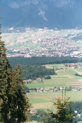 Blick auf untere und obere Hochstraße (im Hintergrund: Hall und Absam)