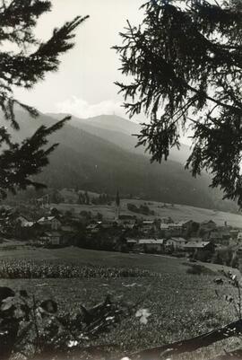 Rinn Speckbacherstraße und Krössbach vom nördlichen Waldrand aus gesehen