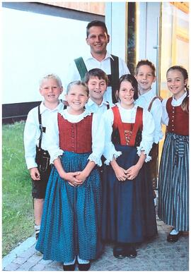 Nachwuchs der Volkstanzgruppe Rinn
