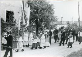 Prozession  vor dem Gasthaus Neuwirt