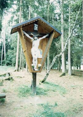 Wegkreuz am Waldweg von der Kirche Judenstein zum "Anderlehof"