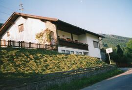 Haus an der Landesstraße Richtung Lavierenbad,