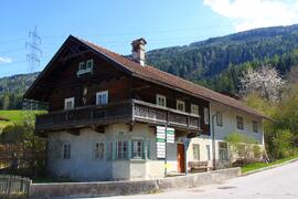 Erlacherhaus an der Hauptstraße