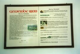 Informationstafel der Gemeinde Rinn (1997) am Gemeindehaus