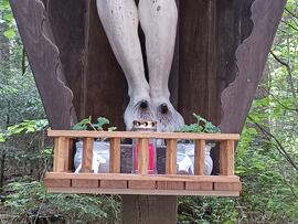 Wegkreuz in Judenstein mit &quot;neuer&quot; Ablage (Spender unbekannt)