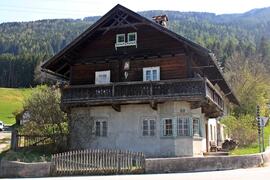 Erlacherhaus an der Hauptstraße