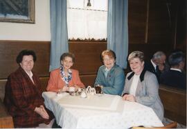 Kaffeerunde nach dem Sonntagsgottesdienst im Gasthaus &quot;Arche&quot;