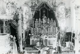 Hochaltar Pfarrkirche Rinn mit Pfarrer Schöpf Gottfried