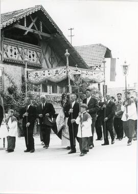 Prozession vorm "Stöckl" vom Gasthaus Post