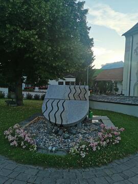 "Wappenbrunnen" am Kirchplatz