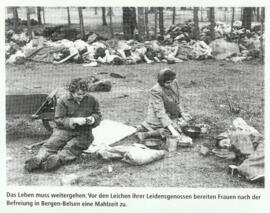 Frauen bereiten Mahlzeiten nach der Befreiung in Bergen-Belsen