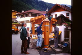 Aufstellen Brunnenstatue 1995