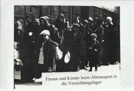 Frauen und Kiner beim Abtransport in die Vernichtungslager