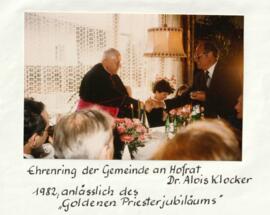 Ehrenring der Gemeinde an Hofrat Dr. Alois Klocker