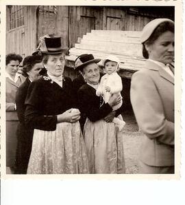 Prozession Telfes Frauen in Tracht