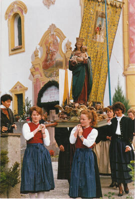 Prozession Telfes -  Rosenkranzstatue