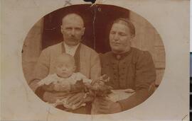 Sepp Geisler (Inneraue) mit seiner Frau Viktoria und Sohn Jörgal (Georg)