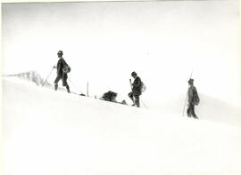 Tipotsch Simon bei einer Gletscher - Überquerung 1900.