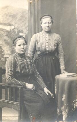 Siegl Klare und Schwester Thresl (Bödenletöchter)