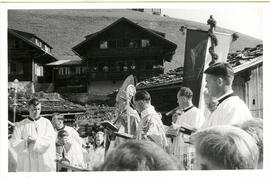 Bischof Einzug; in Hintertux am 15. August 1953