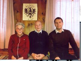 80. Geburtstag von Johann Erler, Oberbrand mit seiner Frau martha und BG. Simon Grubauer