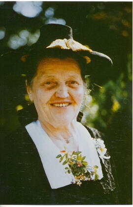 Frau Theresia Rainer, Trägerin des Ehrenringes der Gemeinde Tux, über 50 Jahre Organistin in Tux.