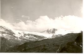 Blick vom Tuxerjoch zum Gletscher mit Olperer