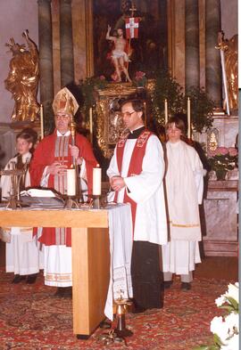 Pfarrer Walter Aichner mit Bischof; Firmung in Tux