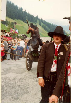 50 - jähriges Jubiläumsfest mit Fahnenweihe der Volkstanzgruppe "Höllnstoana" Tux