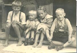 Lanersbacher Kinder vom Kreidl Schuster: v.l: Lois, Rosmarie, Frieda und Hermann