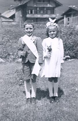 Rahm Jakob mit seiner Schwester Anna feierten ihre Erstkommunion