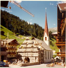 Baubeginn an der Pfarrkirche am 20. Juli 1985