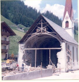 Baubeginn an der Pfarrkirche am 20. Juli 1985