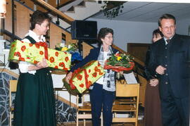 Ehrung und Verabschiedung verdienter Lehrerinnen der Volksschule: SR Heidi Bidner, SR Ilse Wechse...