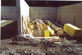 Bau der Lagerhalle für die Hackschnitzel im Frühjahr 1998.