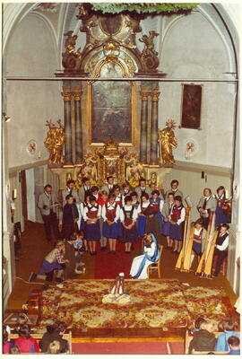 Klöpflsingen in der Pfarrkirche Tux am 17. 12. 1977