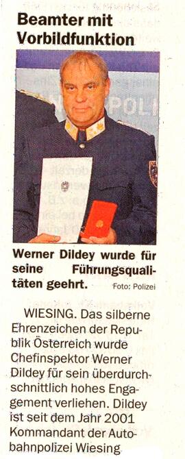 Silbernes Ehrenzeichen für Werner Dildey, Kommandant der Autobahnpolizei Wiesing