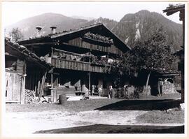 Gratzer in Haus, Ortsteil von Mayrhofen, bündig gemauert.