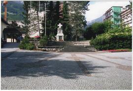 Josef-Riedl-Platz und Kriegerdenkmal
