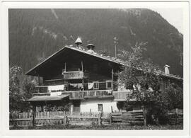 779 Niesler, Dorf Haus Mayrhofen Bes. Eberl