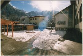 347 Schule Neuschnee im Feber 2003