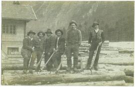 Holzarbeiter bei der Säge