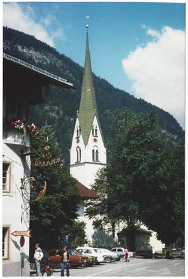 Pfarrkirche Mayrhofen, Marienplatz