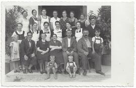 Familie Kröll, Kramerwirt mit Personal