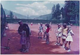 Tennistrainer Herbert Mair und Kinder