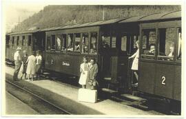 Zillertalbahn Ankunft der Fremden mit der Bahn in Mayrhofen