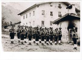 Mayrhofner Schützen vor dem 1. Weltkrieg vor dem Widum