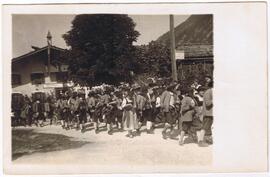 Schützen nach dem 1. Weltkrieg vor dem Gasthof "Kramerwirt"