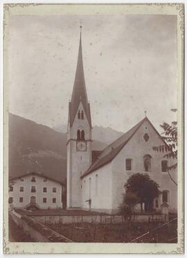 Pfarrkirche und Widum um 1900