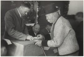 Stimmabgabe 10.04.1938 im Schulhaus